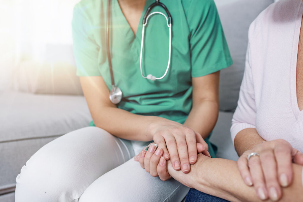 Acompañamientos y seguimientos médicos y sociales